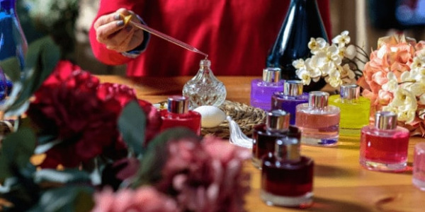 Pierwsze damskie perfumy znanych domów mody